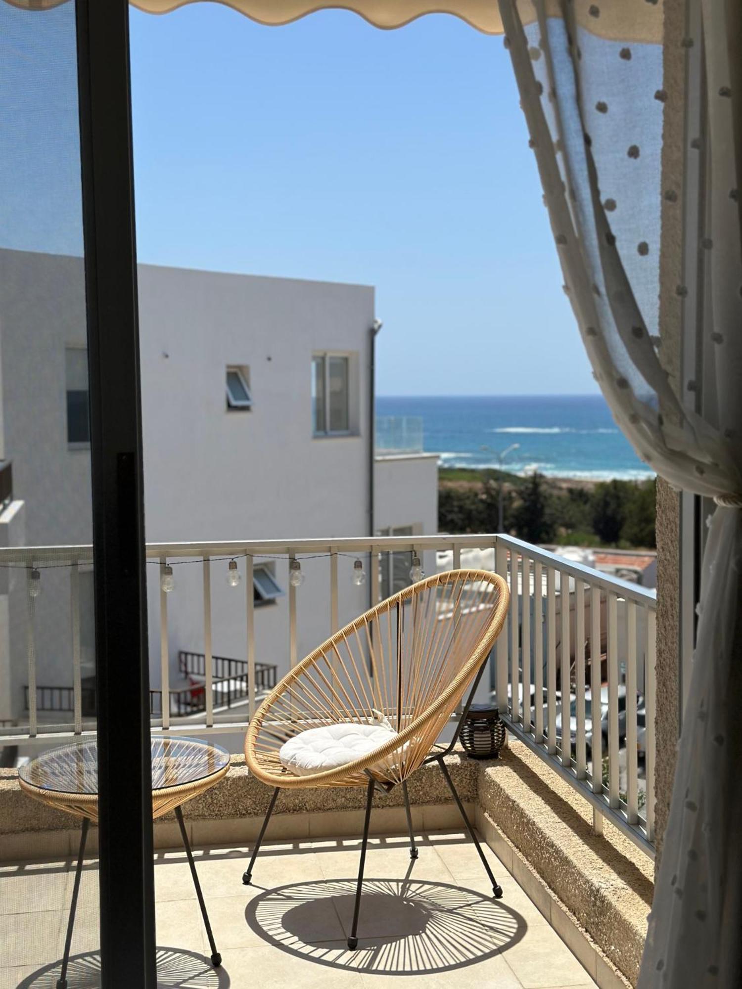 Sea View Apartment Near The Beach Paphos 外观 照片